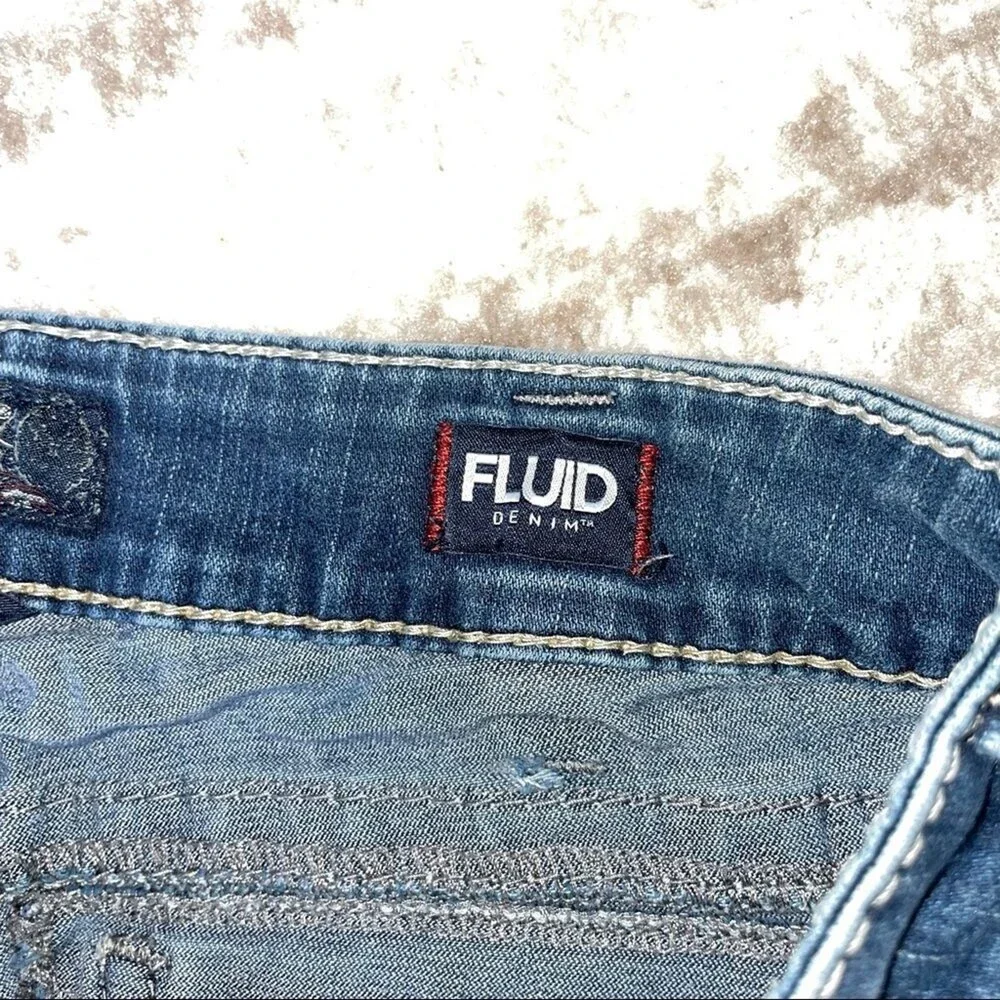 Silver brand Suki bootcut Fluid denim mid rise SZ 31"X 33" holes in bottom - Picture 7 of 8